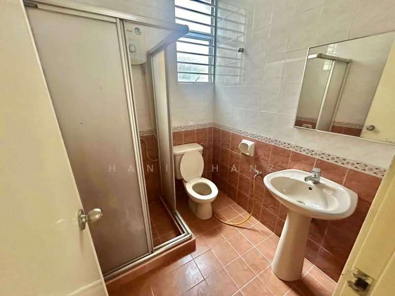 Rumah Banglo untuk Dijual di Kuala Selangor (Selangor) - Hanif Hanz - Bathroom - PropertyGuru.com.my