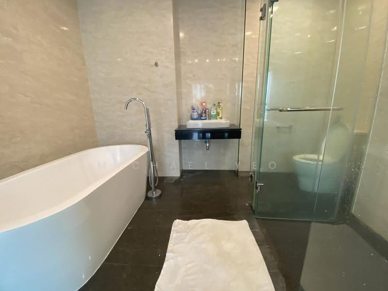 Kediaman Servis untuk Dijual di Setia SKY Residences - Michael Yeo - Bathroom - PropertyGuru.com.my