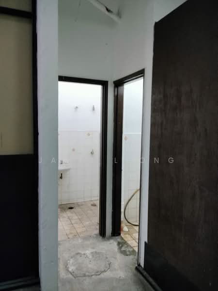 Shop for Rent in Bandar Teknologi Kajang (Kajang) - Jamie Leong - Bathroom - PropertyGuru.com.my