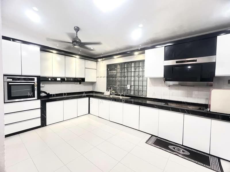 Semi-Detached House for Sale in Bandar Baru Bangi (Selangor) - Mohd Aizat Saiful Bahri - Kitchen - PropertyGuru.com.my