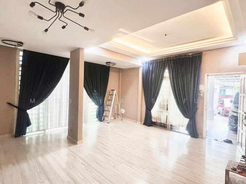 Semi-Detached House for Sale in Bandar Baru Bangi (Selangor) - Mohd Aizat Saiful Bahri - Living Room - PropertyGuru.com.my