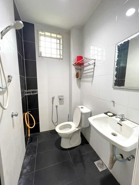 1-storey Terraced House for Sale in Taman Megah Ria (Masai) - Eric Tee - Bathroom - PropertyGuru.com.my