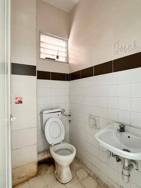 Pangsapuri untuk Dijual di Widuri Apartment - Jack Ng - Bathroom - PropertyGuru.com.my