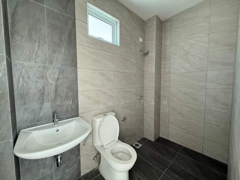 Semi-Detached House for Sale in Taman Klebang Utama (Klebang) - Wesley Tan - Bathroom - PropertyGuru.com.my