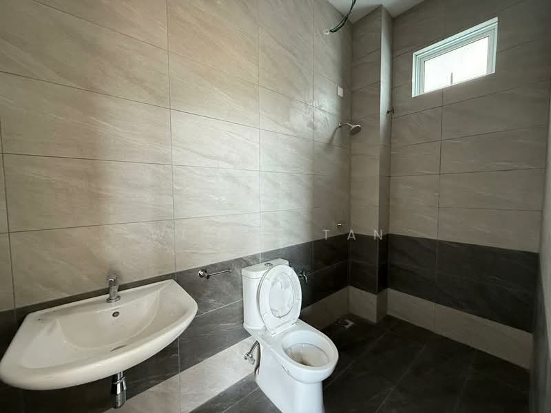 Semi-Detached House for Sale in Taman Klebang Utama (Klebang) - Wesley Tan - Bathroom - PropertyGuru.com.my