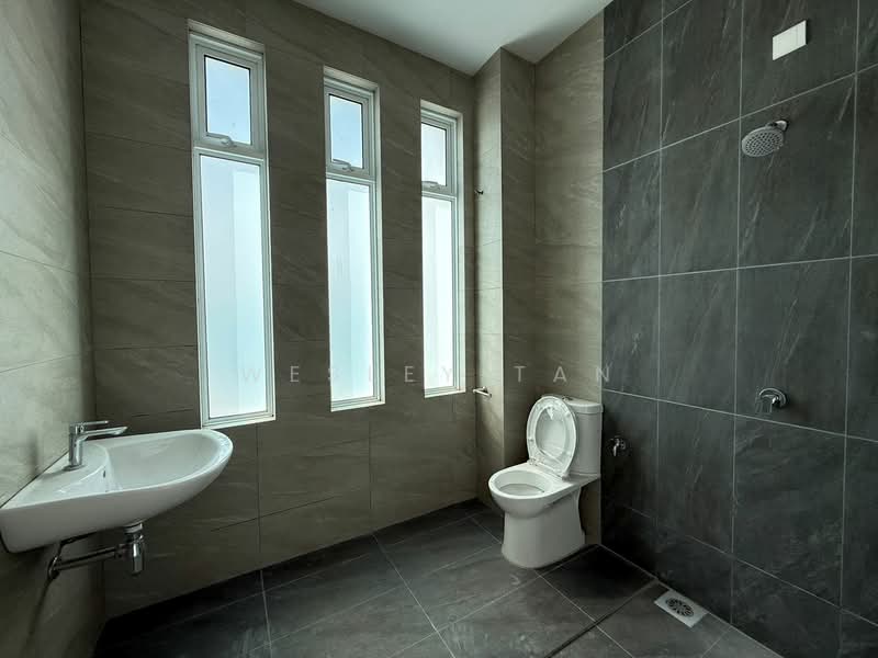 Semi-Detached House for Sale in Taman Klebang Utama (Klebang) - Wesley Tan - Bathroom - PropertyGuru.com.my