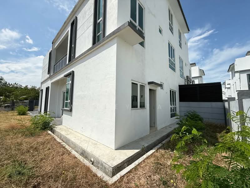 Semi-Detached House for Sale in Taman Klebang Utama (Klebang) - Wesley Tan - Exterior - PropertyGuru.com.my