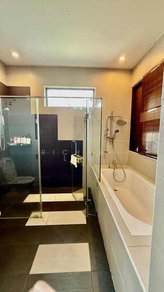 Twin Villa for Sale in Kota Kemuning (Shah Alam) - Richard Low - Bathroom - PropertyGuru.com.my