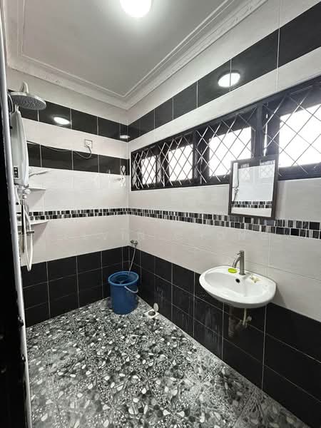 Rumah Teres 2 Tingkat untuk Dijual di Taman Rishah (Ipoh) - Kelvin Chong - Bathroom - PropertyGuru.com.my