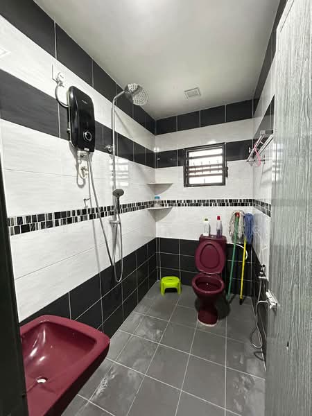 Rumah Teres 2 Tingkat untuk Dijual di Taman Rishah (Ipoh) - Kelvin Chong - Bathroom - PropertyGuru.com.my