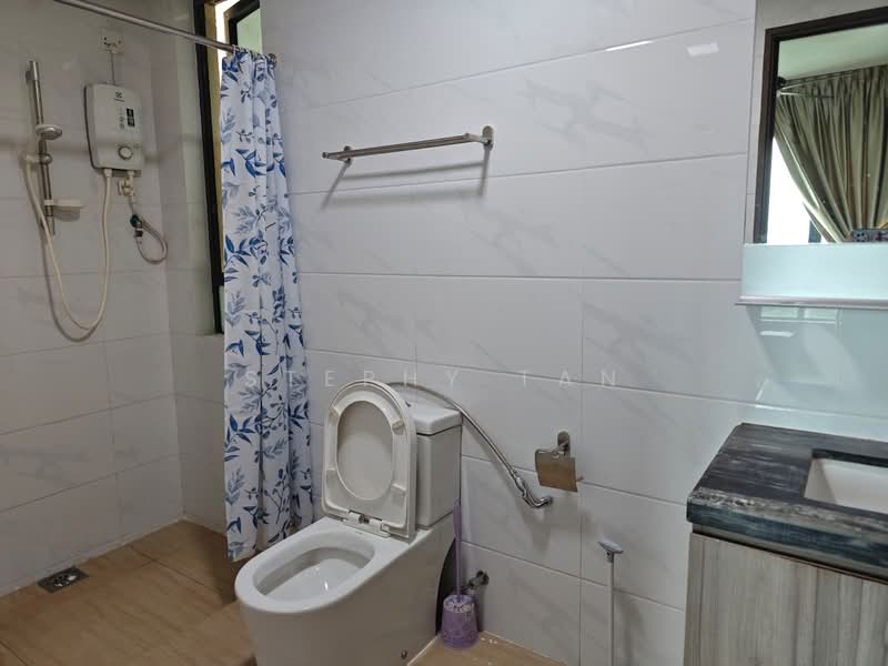 Service Residence for Sale at Country Garden Central Park - Stephy Tan - Bathroom - PropertyGuru.com.my