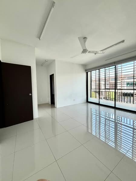 Rumah Teres 2 Tingkat untuk Dijual di Taman Saujana KLIA (Sepang) - Firdaus N - Living Room - PropertyGuru.com.my