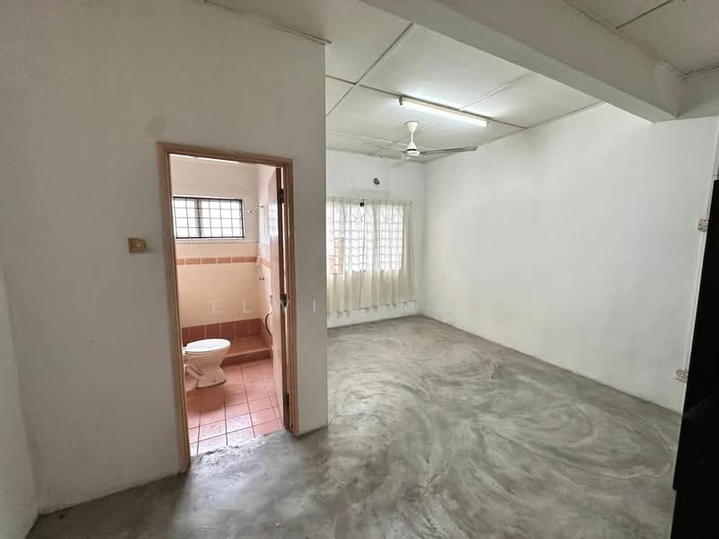 2-storey Terraced House for Sale in Rawang Perdana 2 (Rawang) - Elwin Mah - Bathroom - PropertyGuru.com.my