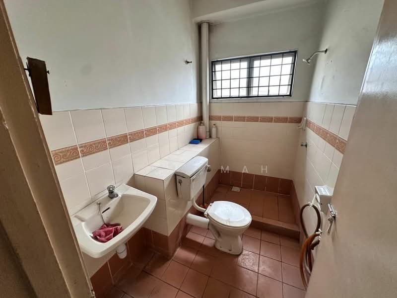 2-storey Terraced House for Sale in Rawang Perdana 2 (Rawang) - Elwin Mah - Bathroom - PropertyGuru.com.my