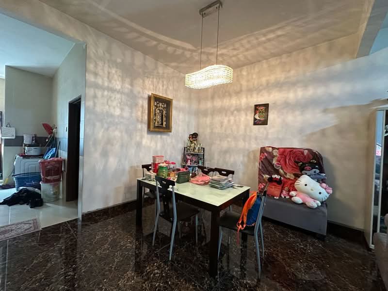 2-storey Terraced House for Sale in Taman Puteri Wangsa (Ulu Tiram) - Wallace Ang - Dining Room - PropertyGuru.com.my