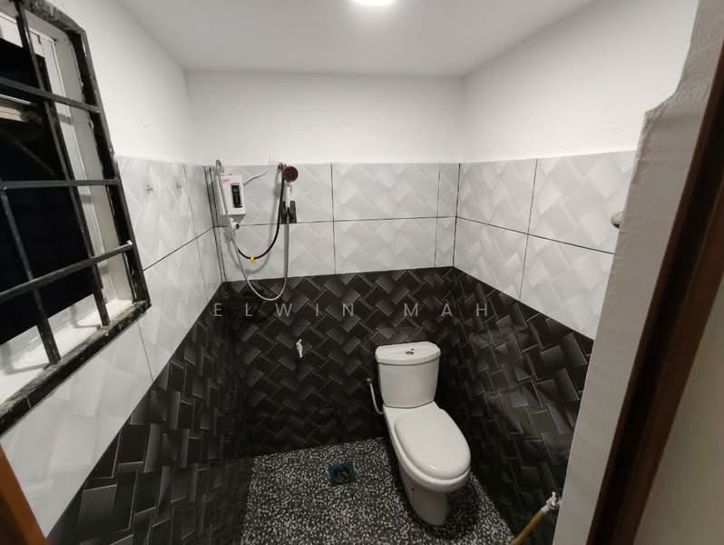 2-storey Terraced House for Sale in Taman Bukit Rawang Jaya (Rawang) - Elwin Mah - Bathroom - PropertyGuru.com.my