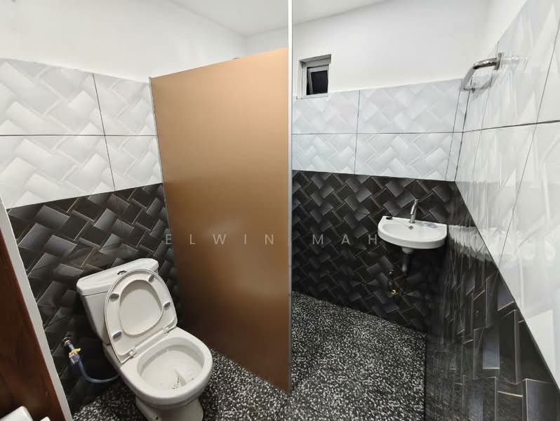2-storey Terraced House for Sale in Taman Bukit Rawang Jaya (Rawang) - Elwin Mah - Bathroom - PropertyGuru.com.my