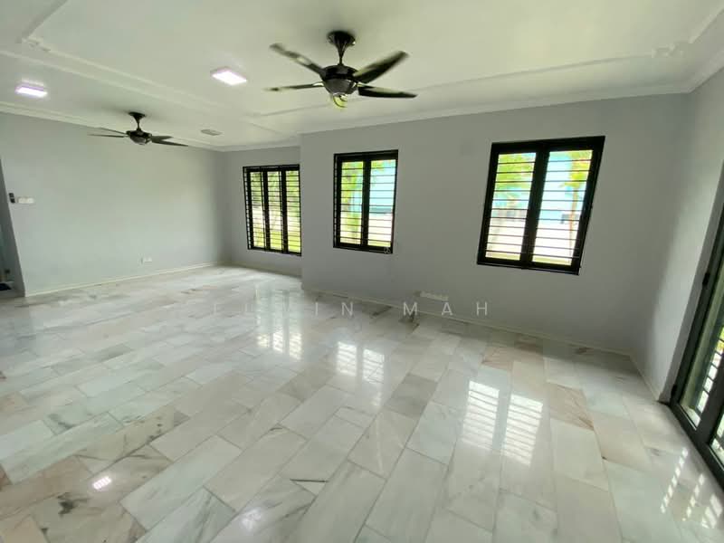Bungalow for Sale in Bukit Beruntung (Serendah) - Elwin Mah - Living Room - PropertyGuru.com.my