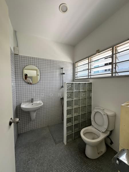 Bungalow House for Sale in Ampang Hilir (Ampang) - Yoong CF - Bathroom - PropertyGuru.com.my