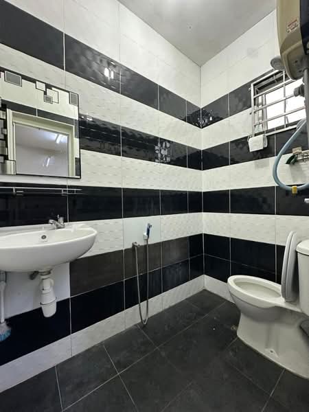 2-storey Terraced House for Sale in Bandar Seri Alam (Masai) - Pauline Goh - Bathroom - PropertyGuru.com.my