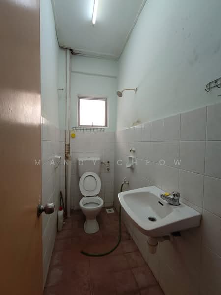 Flat for Sale at Orchid Court - Mandy Cheow - Bathroom - PropertyGuru.com.my
