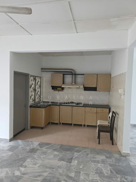 Townhouse for Sale in Shah Alam (Selangor) - Zuraina Rajudin - Kitchen - PropertyGuru.com.my
