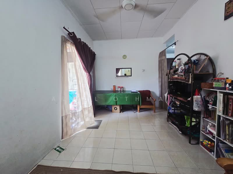 1-storey Terraced House for Sale in Bandar Sri Sendayan (Negeri Sembilan) - Azrul Othman - Living Room - PropertyGuru.com.my