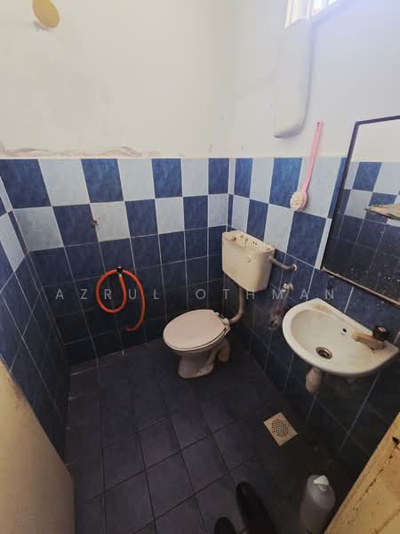 1-storey Terraced House for Sale in Bandar Sri Sendayan (Negeri Sembilan) - Azrul Othman - Bathroom - PropertyGuru.com.my