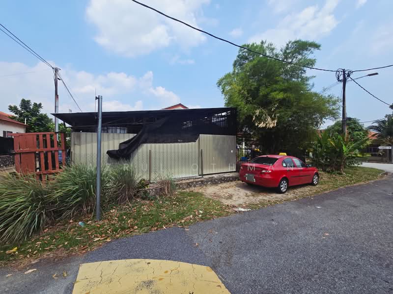 1-storey Terraced House for Sale in Bandar Sri Sendayan (Negeri Sembilan) - Azrul Othman - Exterior - PropertyGuru.com.my