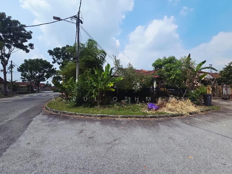 1-storey Terraced House for Sale in Bandar Sri Sendayan (Negeri Sembilan) - Azrul Othman - Exterior - PropertyGuru.com.my