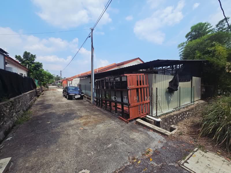 1-storey Terraced House for Sale in Bandar Sri Sendayan (Negeri Sembilan) - Azrul Othman - Exterior - PropertyGuru.com.my