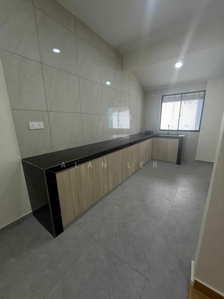 Rumah Teres 1.5 Tingkat untuk Dijual di Taman Perling (Perling) - Alan Ler - Kitchen - PropertyGuru.com.my