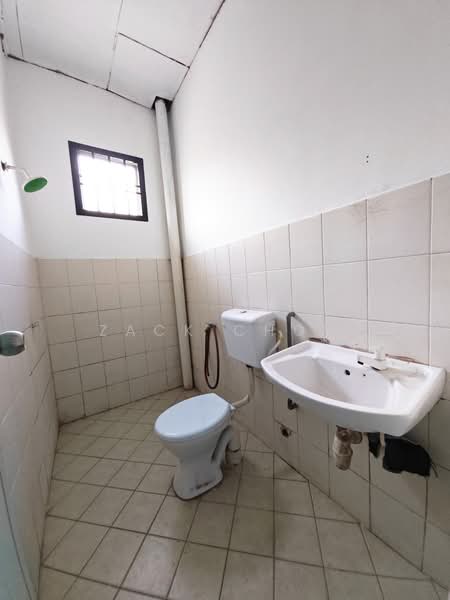 Rumah Teres 2 Tingkat untuk Dijual di Taman Impian Jaya (Senai) - Zack Chow - Bathroom - PropertyGuru.com.my