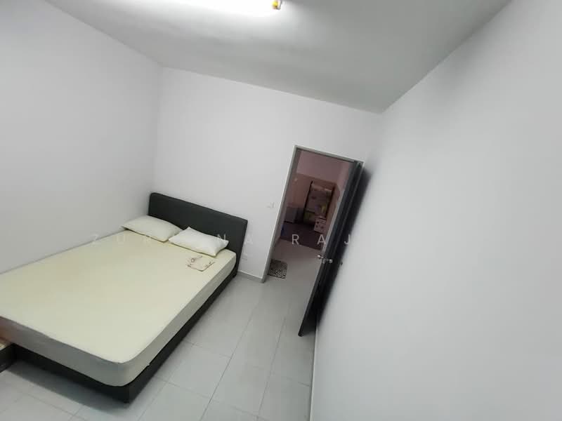 Pangsapuri untuk Dijual di Residensi Laguna Biru 2 - Zuraina Rajudin - Bedroom - PropertyGuru.com.my