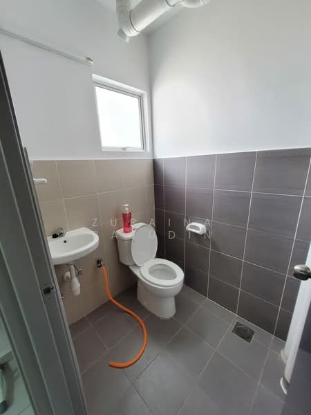 Pangsapuri untuk Dijual di Residensi Laguna Biru 2 - Zuraina Rajudin - Bathroom - PropertyGuru.com.my