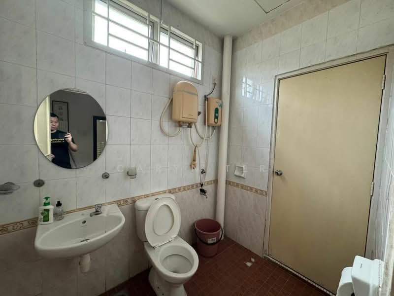 Rumah Teres 2 Tingkat untuk Dijual di Bandar Putra (Kulai) - Caryn Ter - Bathroom - PropertyGuru.com.my