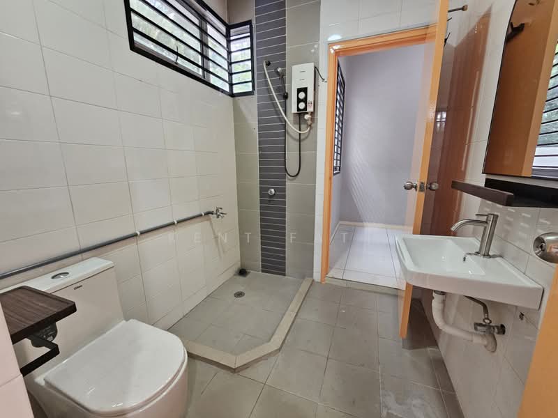 Rumah Teres 2 Tingkat untuk Disewa di TTDI Grove (Kajang) - Kent Fatt - Bathroom - PropertyGuru.com.my