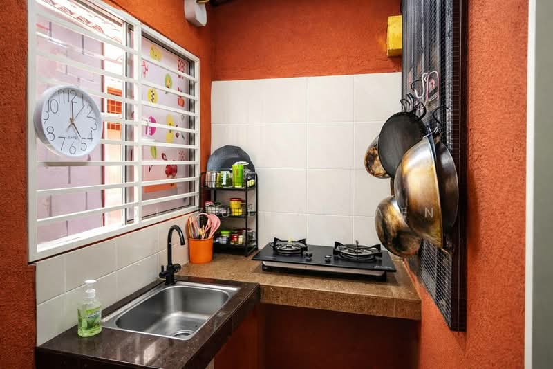 2-storey Terraced House for Sale in Alam Budiman (Shah Alam) - Adi Zulkarnaen - Kitchen - PropertyGuru.com.my