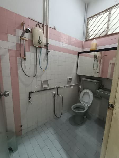 Rumah Teres 1 Tingkat untuk Disewa di Taman Daya (Johor Bahru) - SJ CHAN - Bathroom - PropertyGuru.com.my