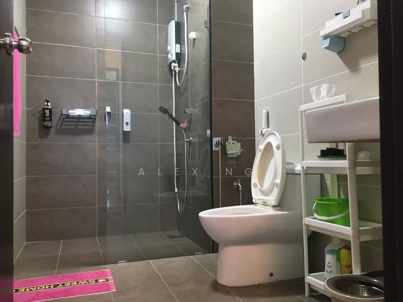 Service Residence for Sale at Southkey Mosaic - Alex Ng - Bathroom - PropertyGuru.com.my