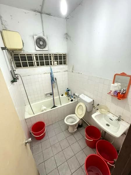 Semi-Detached House for Sale in Taman Pelangi (Johor Bahru) - CS Tan - Bathroom - PropertyGuru.com.my
