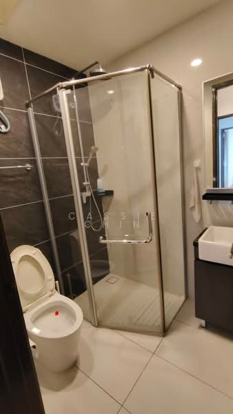 Condominium for Rent at Bay Laurel @ Country Garden Danga Bay - Cassie Chin - Bathroom - PropertyGuru.com.my