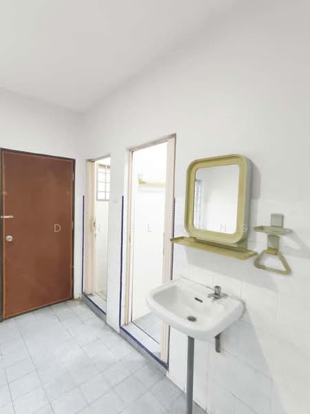 Rumah Teres 2 Tingkat untuk Dijual di Taman Kota Masai (Pasir Gudang) - Daniel Yong - Bathroom - PropertyGuru.com.my