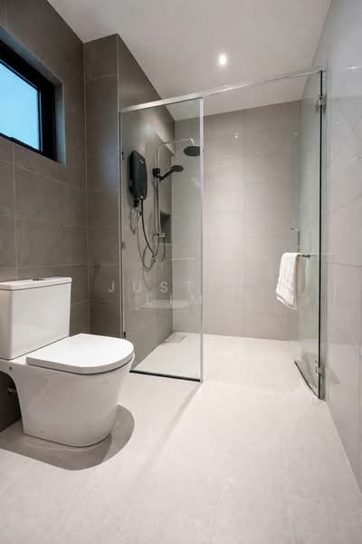 Kondominium untuk Dijual di Aras Residences - Justin Lim - Master Bathroom - PropertyGuru.com.my