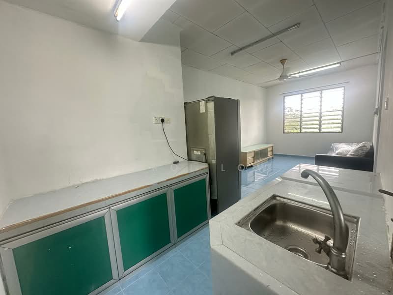 Flat for Rent at Taman Austin Perdana - Carol Low - Kitchen - PropertyGuru.com.my