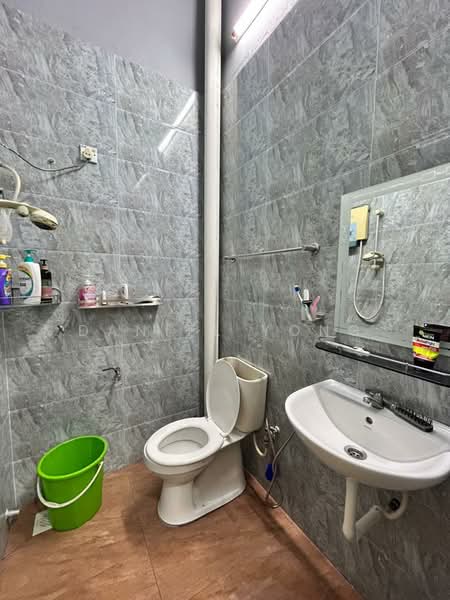Rumah Teres 1 Tingkat untuk Dijual di Taman Bestari Indah (Ulu Tiram) - Daniel Yong - Bathroom - PropertyGuru.com.my