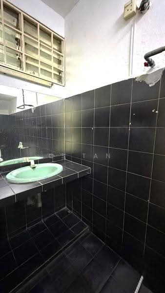 2-storey Terraced House for Sale in Taman Johor Jaya (Johor Bahru) - CS Tan - Bathroom - PropertyGuru.com.my