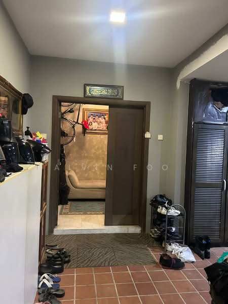 2.5-storey Terraced House for Sale in Sungai Buloh (Selangor) - Alvin Foo - Entrance - PropertyGuru.com.my