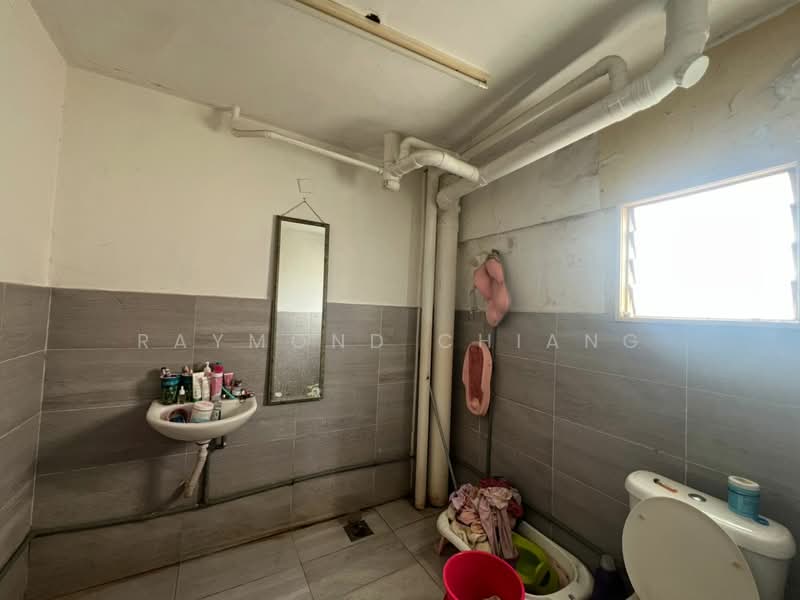 Condominium for Sale at Pelangi Indah Condominium - Raymond Chiang - Bathroom - PropertyGuru.com.my