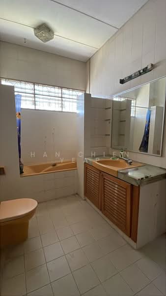 Semi-Detached House for Sale in Pulau Tikus (George Town) - Han Chien Yeap - Bathroom - PropertyGuru.com.my